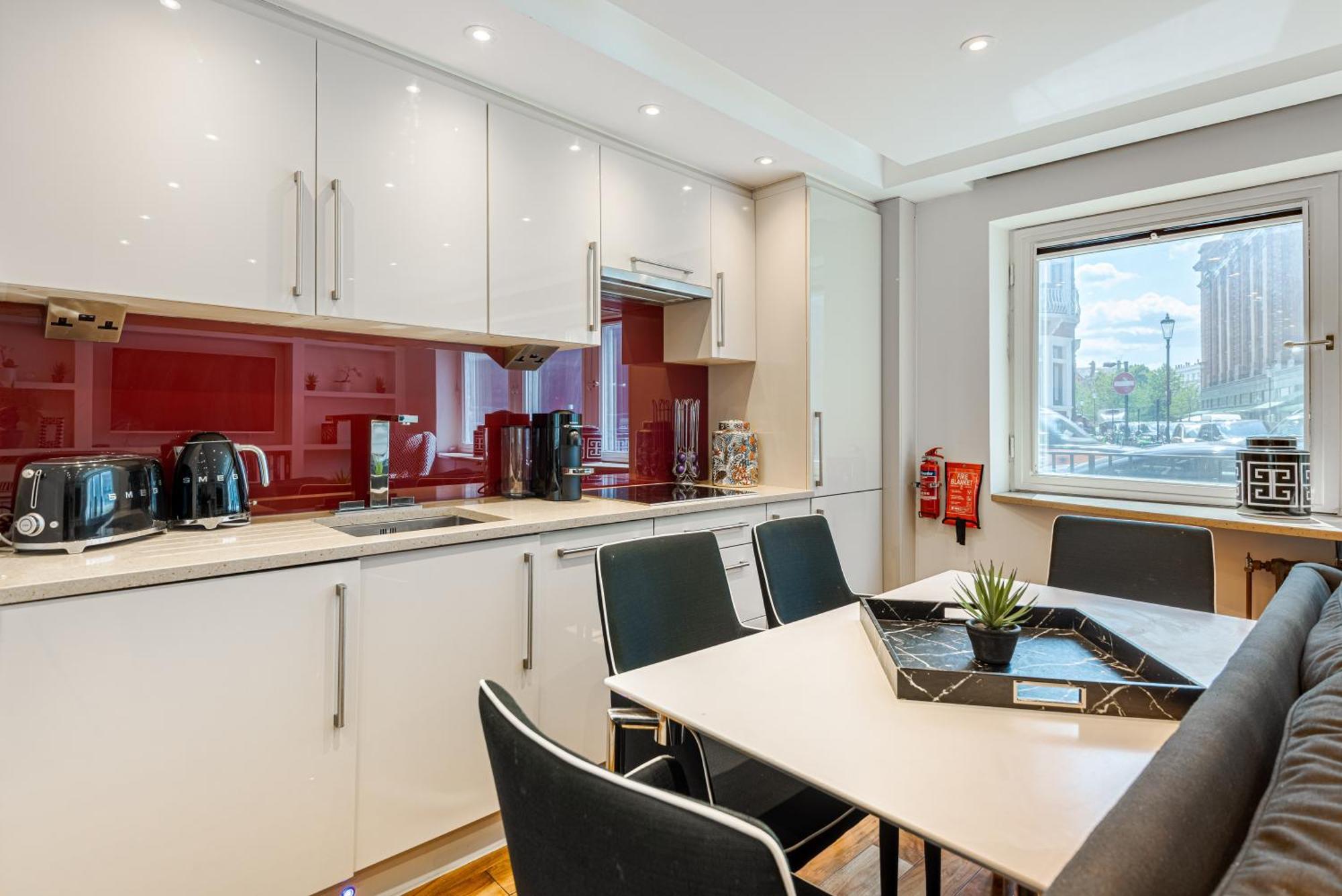 Modern Knightsbridge Ground Floor Apartment With Ac Steps Away From Harrods London Exterior photo